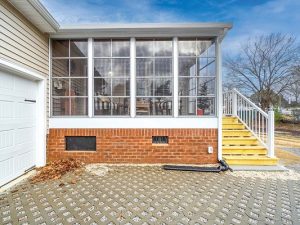 Advantages of Four-Track Stacking Windows